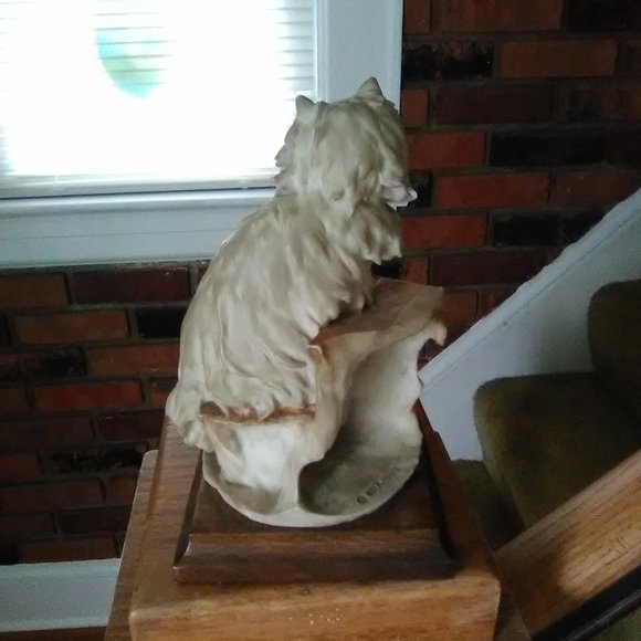 Cat on Step Figurine - Picture 3 of 3